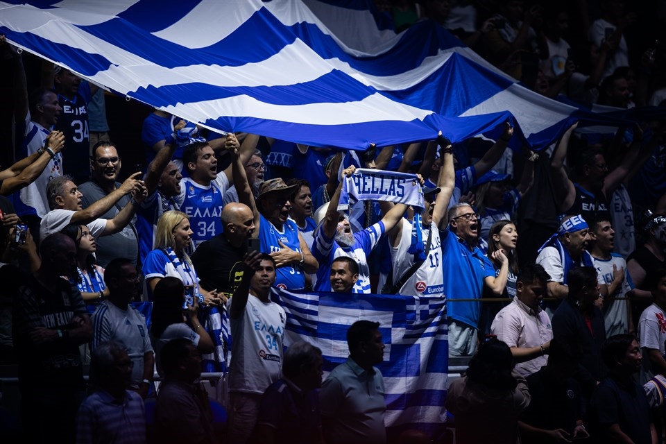 Αστυνομικοί στην Κύπρο κάνουν σεξ σε περιπολικό εν ώρα υπηρεσίας (βίντεο) - εικόνα 2