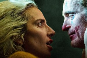 Στο Joker: Folie à Deux, το δίδυμο Joaquin Phoenix - Lady Gaga τα δίνει όλα - εικόνα 1