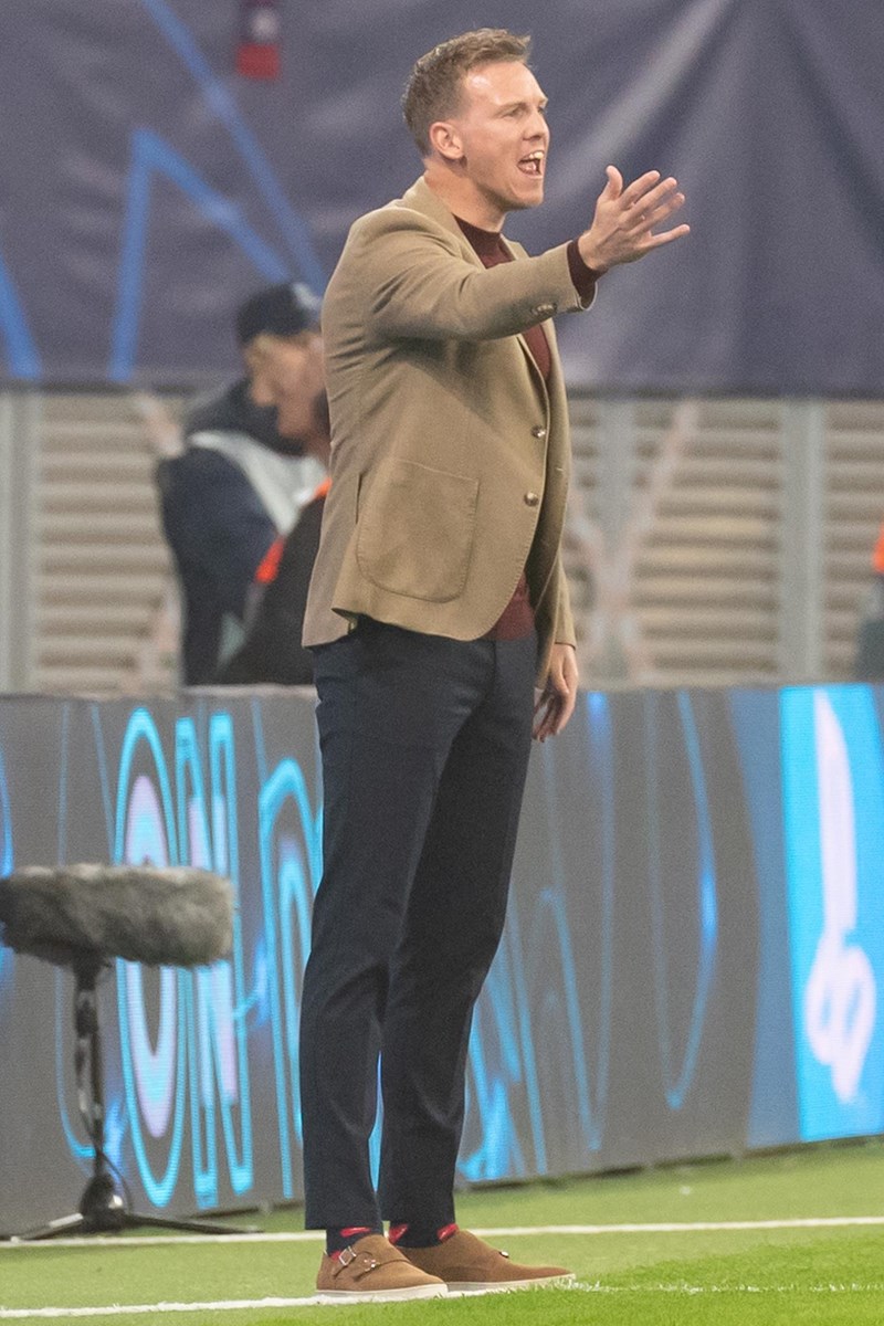 ΓΙΟΥΛΙΑΝ ΝΑΓΚΕΛΣΜΑΝ 1