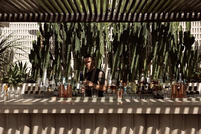 Η καλοκαιρινή ανεμελιά και η premium αισθητική της καλοκαιρινής συλλογής MONCLER γιορτάστηκαν στο κατάστημα LUISA WORLD της Μυκόνο - εικόνα 6