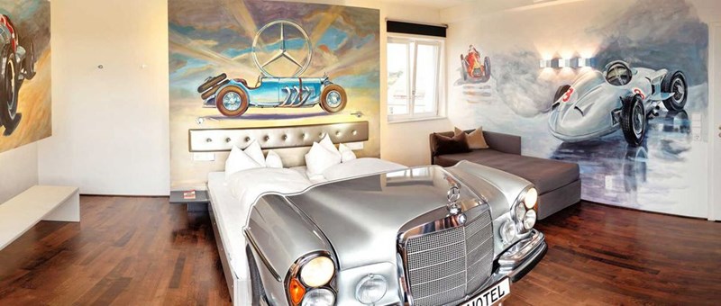 V8 MOTORWORLD ΣΤΟΥΤΓΚΑΡΔΗ