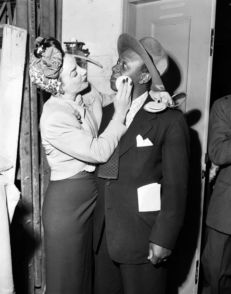 ΧΡΙΣΤΟΥΓΕΝΝΙΑΤΙΚΟ ΣΤΥΛ ΔΙΑΣΗΜΩΝ