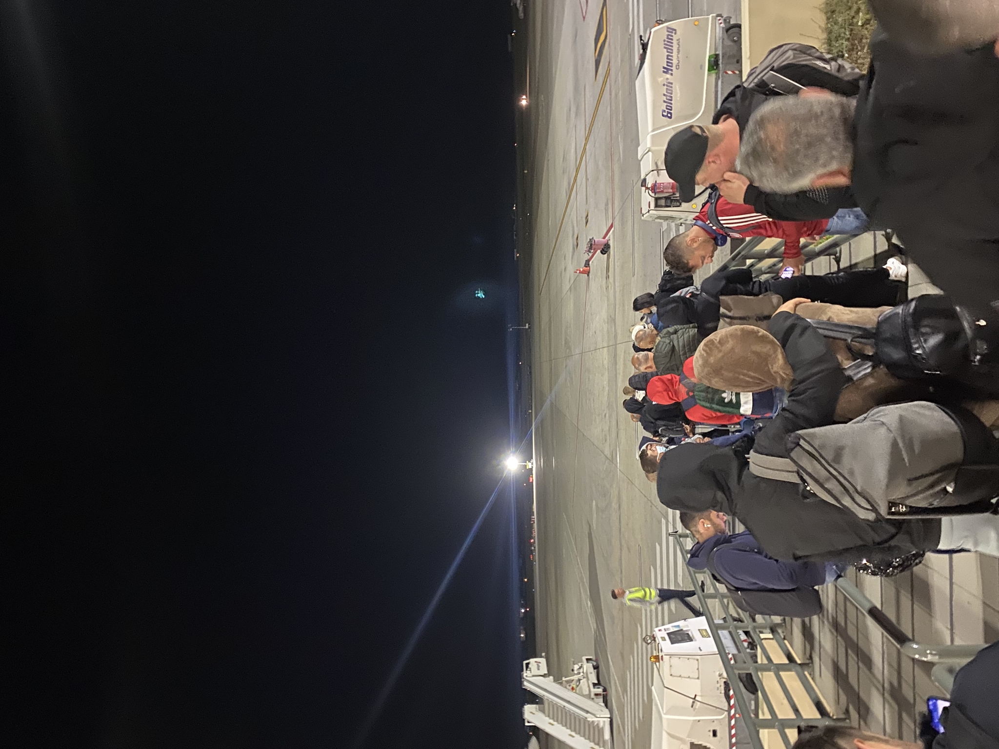 Φίλοι του Ολυμπιακού στο Αεροδρόμιο της Ρόδου