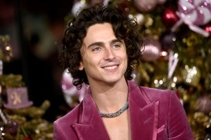 Ο Timothée Chalamet γίνεται Bob Dylan στο trailer του Α Complete Unknown - εικόνα 1