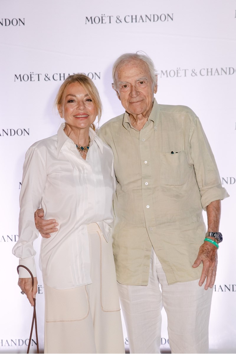 Μαίρη Φιξ, Κάρολος Φιξ