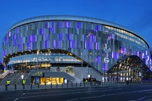 Σε αυτό το μπαρ, βλέπεις μπάλα σα να είσαι μέσα στο γήπεδο - εικόνα 1