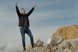 TOTE VS ΤΩΡΑ: Η νέα σειρά Τσουβέλα-Χαραλαμπούδη έχει trailer - εικόνα 1