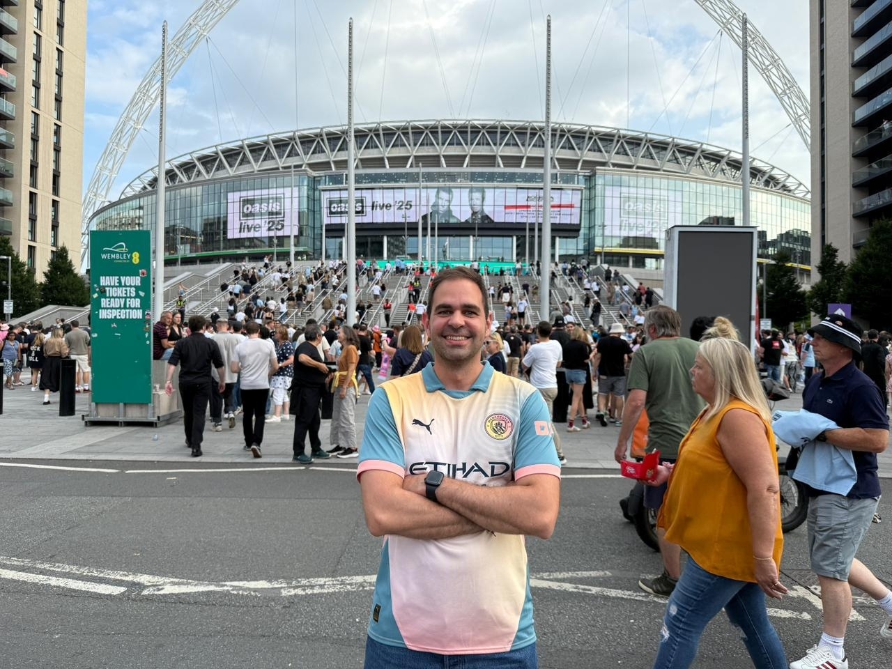 Αυτός είναι ο πασίγνωστος ηθοποιός που σιχαίνονται οι Oasis - εικόνα 1