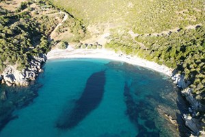 Οι 5 πιο ωραίες ελληνικές παραλίες που αξίζει να πας έστω μια φορά στη ζωή σου - εικόνα 1