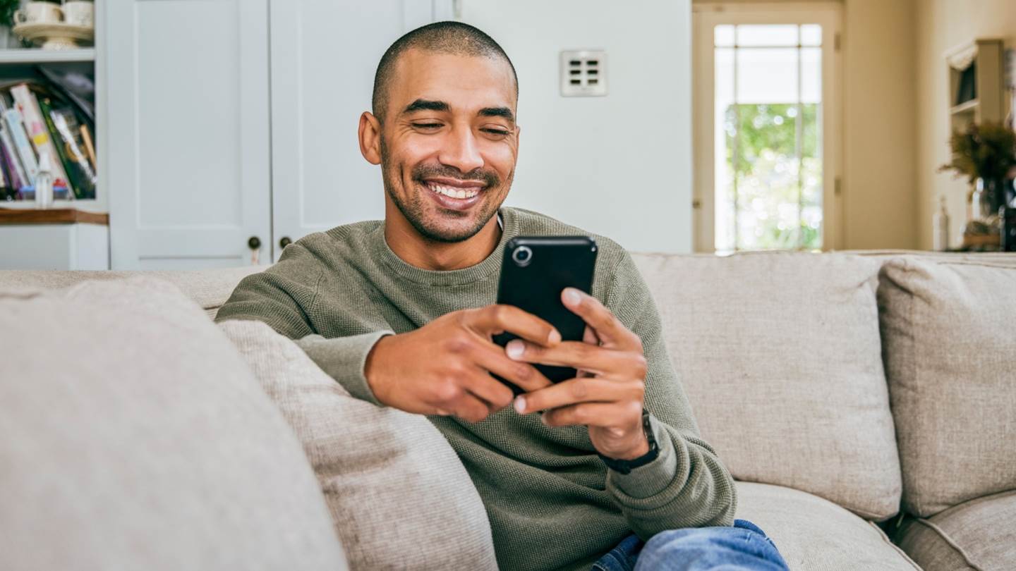 Τι λέει η ψυχολογία για όσους δεν γράφουν ποτέ στις ομαδικές συνομιλίες