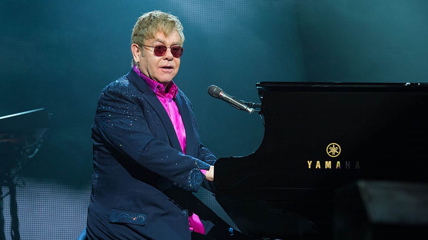 Ο Elton John είναι 30 χρόνια 