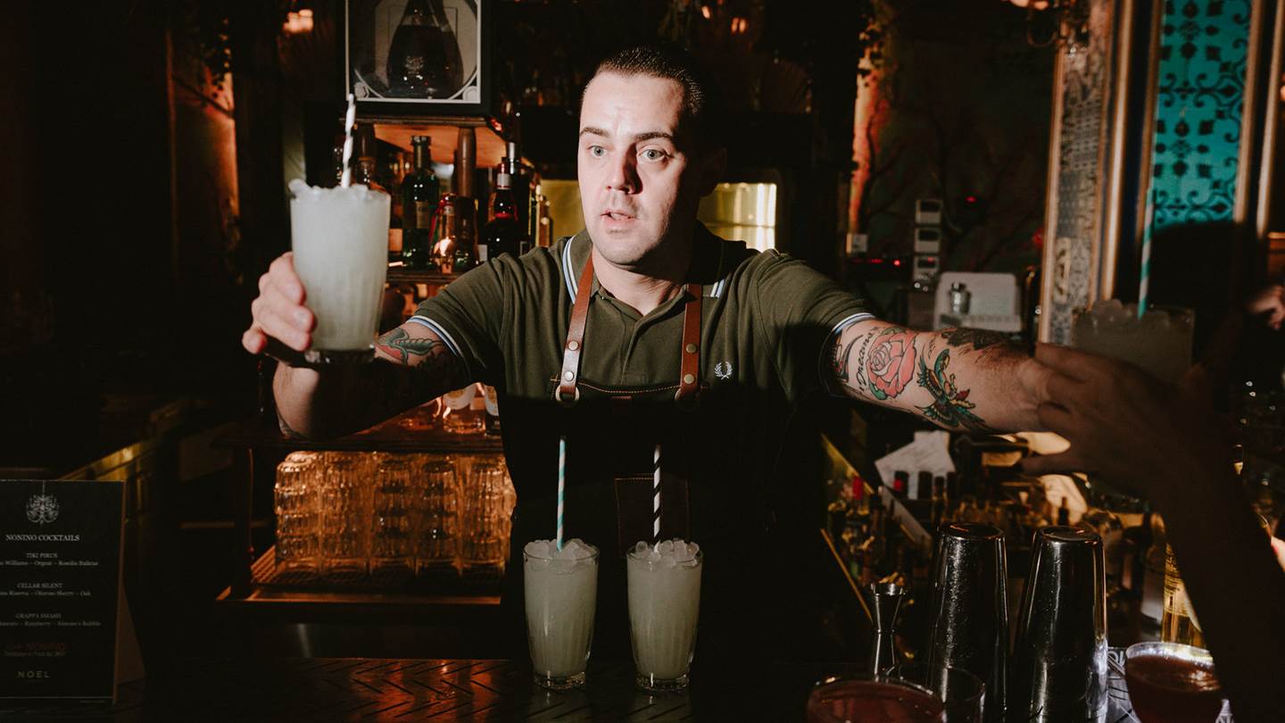 Ο Simone Caporale πιστεύει ότι τα μπαρ μπορούν να σώσουν τον κόσμο