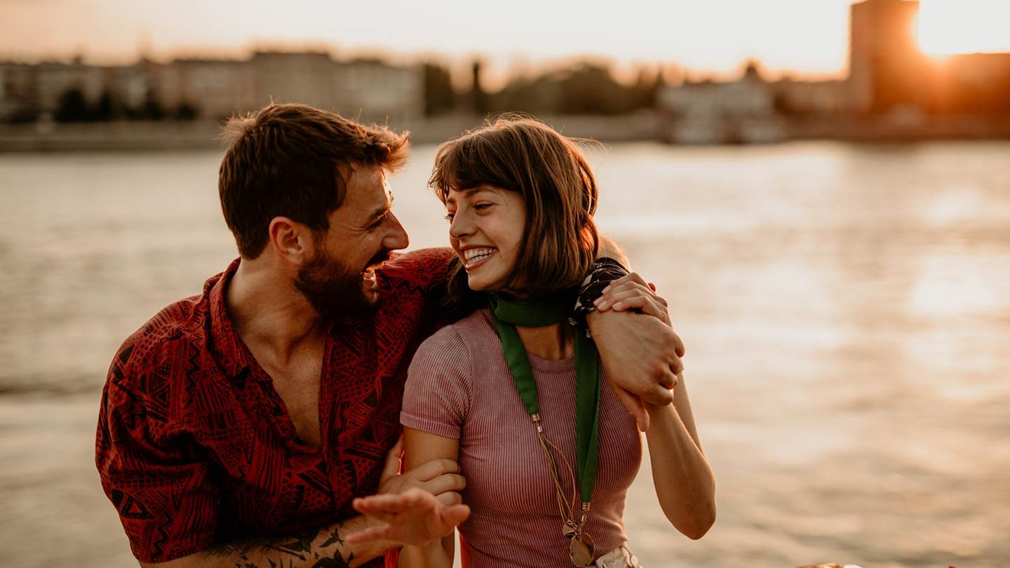 Love bombing, αυτή η -όχι και τόσο νέα- μάστιγα