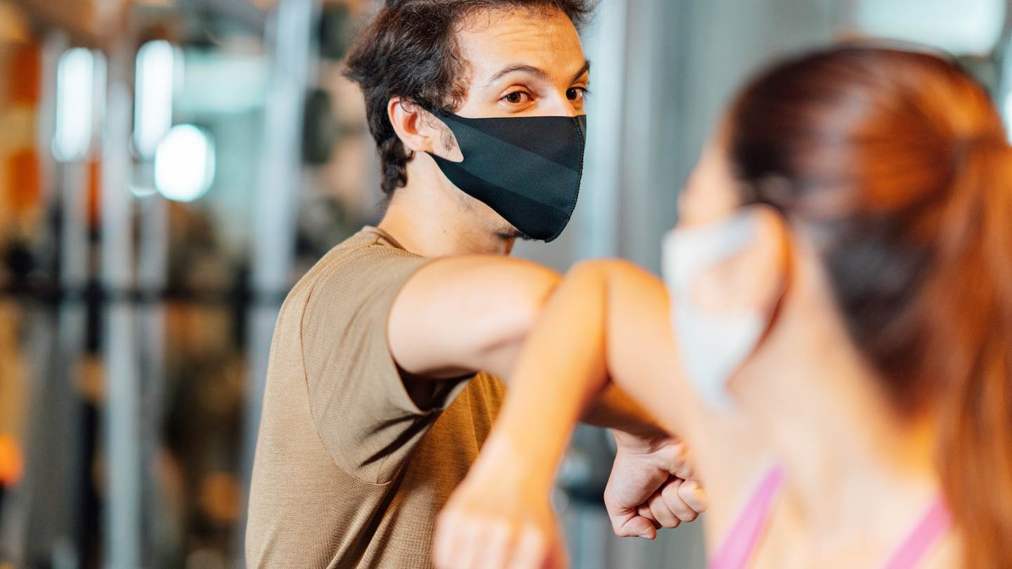 Ο κορονοϊός μπορεί να επιβιώσει στο δέρμα πολύ περισσότερο από τον ιό της γρίπης