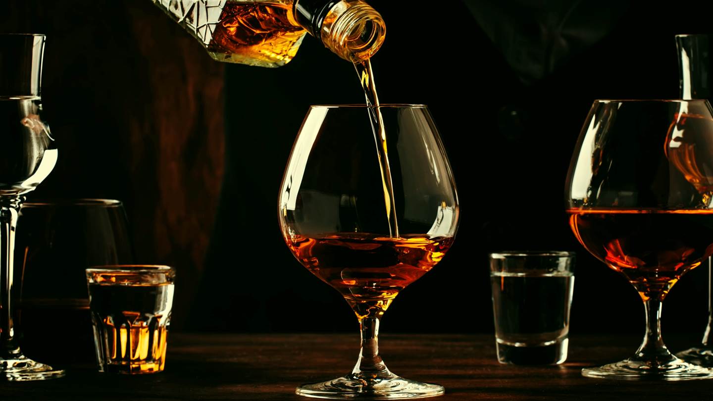 Κονιάκ, μπράντι και METAXA: Η φινετσάτη πλευρά του ποτού