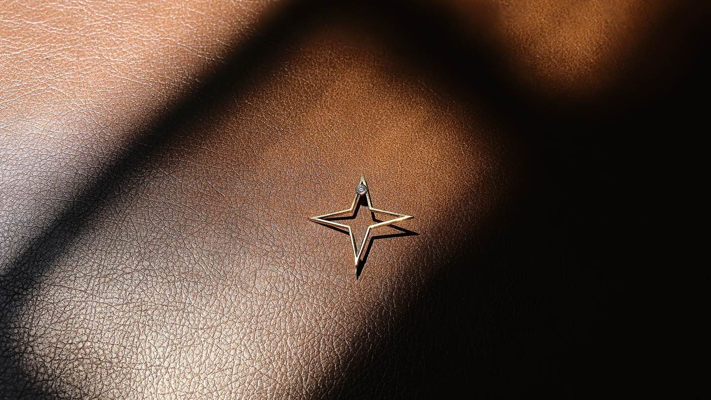 ΟΡΩΜΑΙ: Η πιο ολοκληρωμένη συλλογή καρφιτσών