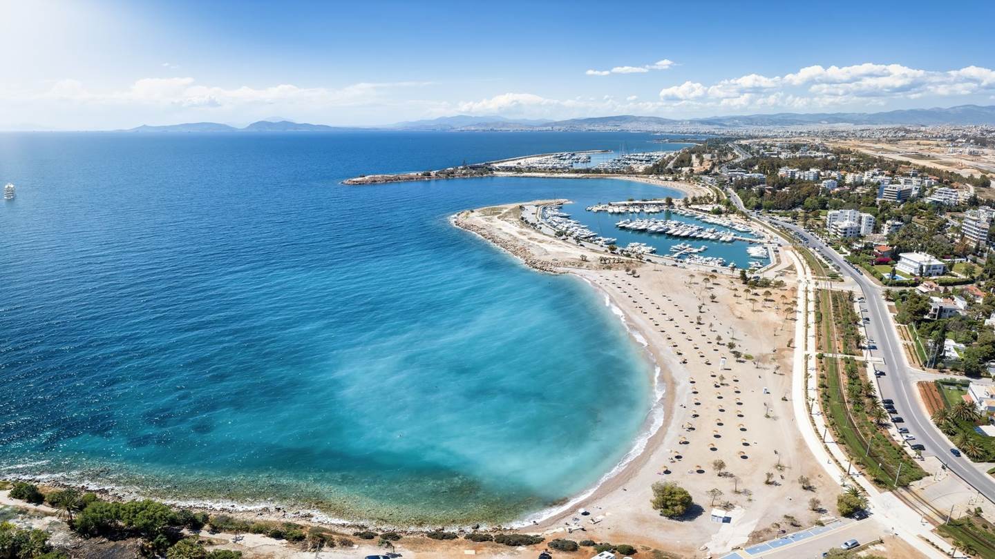 Η Αθηναϊκή Ριβιέρα στους 12 κορυφαίους προορισμούς του 2025