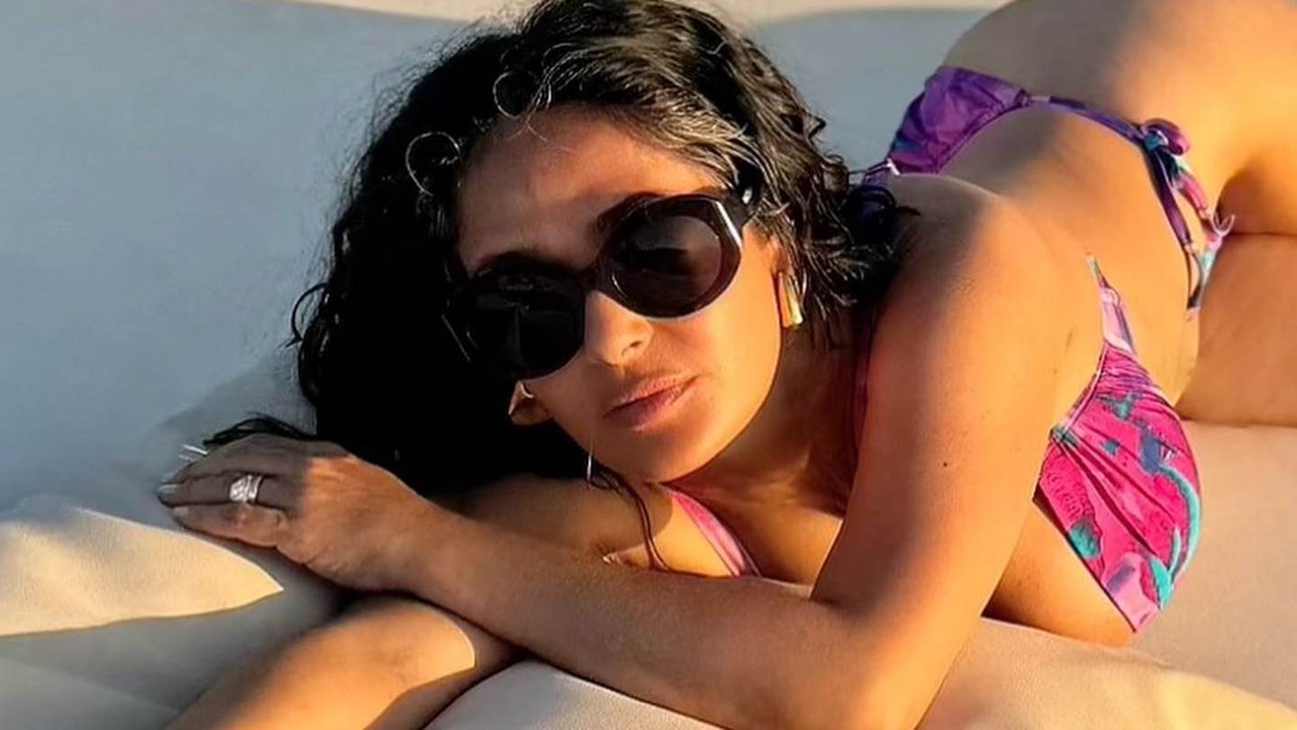 18 φωτογραφίες με μαγιό από τη Salma Hayek και χωρίς ρετούς