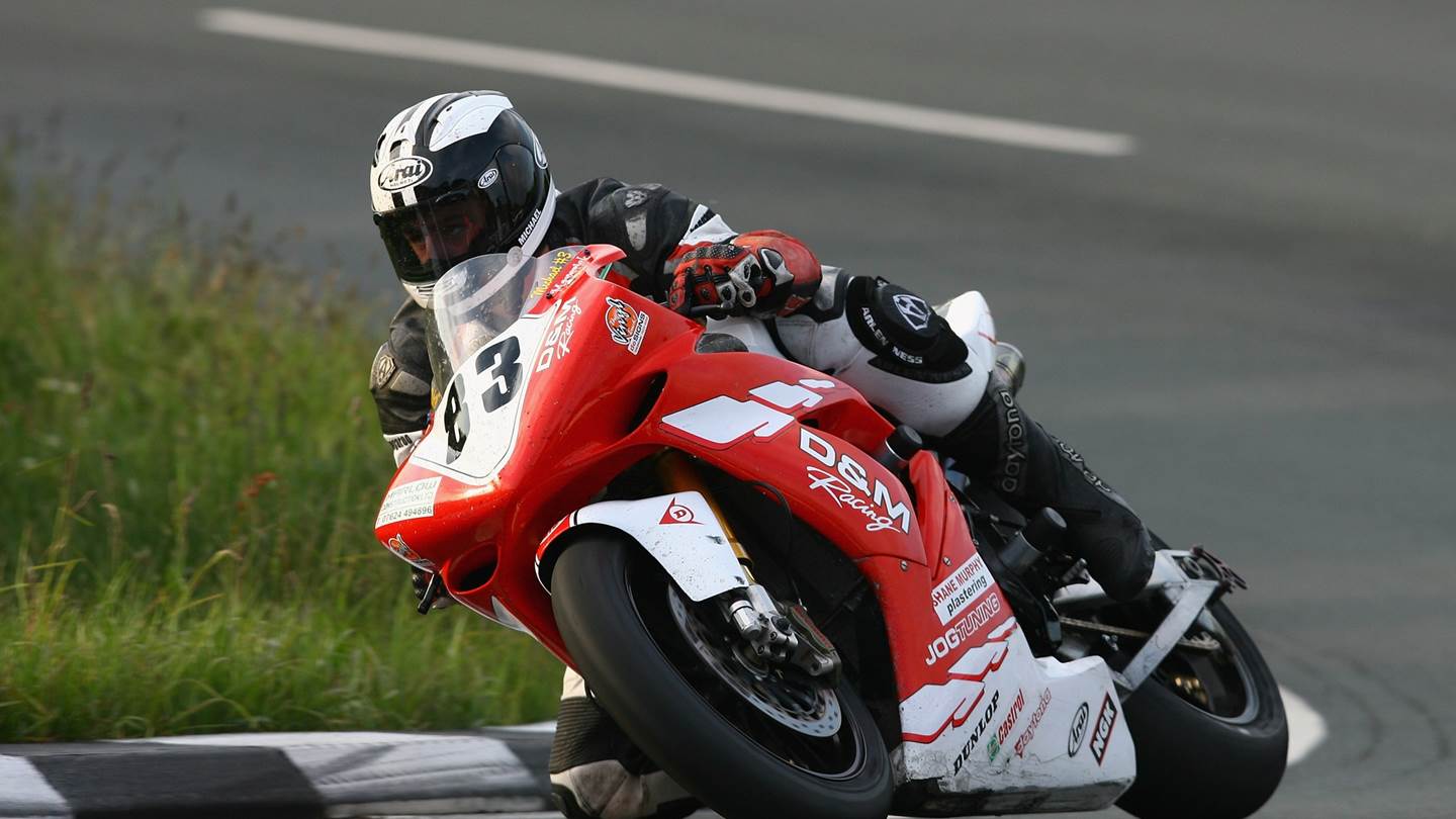 O Michael Dunlop έγραψε ιστορία στον πιο τρομακτικό αγώνα του κόσμου