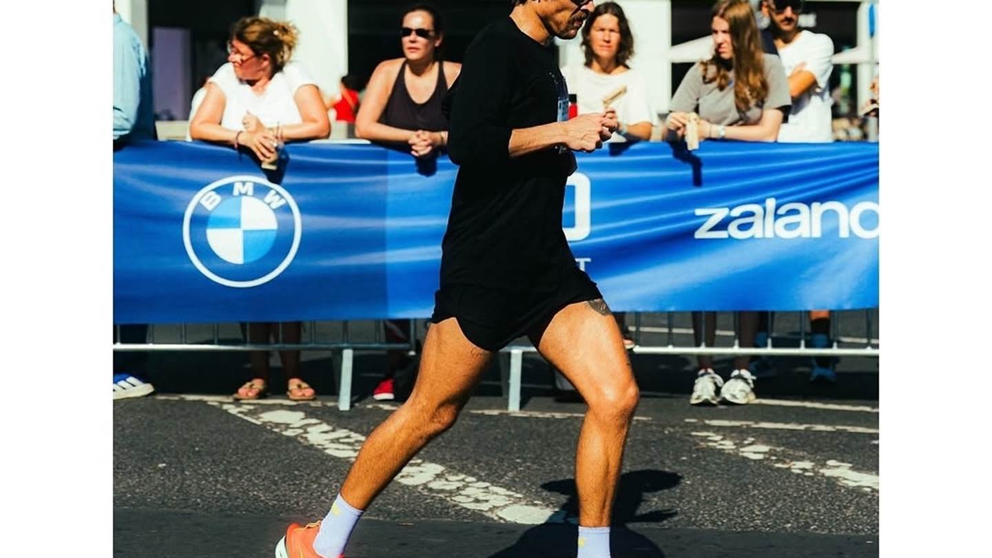 Με αυτά τα παπούτσια έκανε ρεκόρ ο Harry Styles στον μαραθώνιο του Βερολίνου