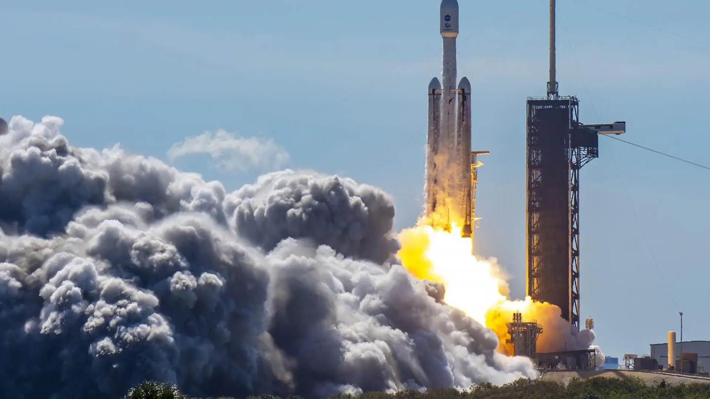 Europa Clipper: Ξεκίνησε το πρώτο ταξίδι της ανθρωπότητας για πλανήτη με ωκεανούς (video)