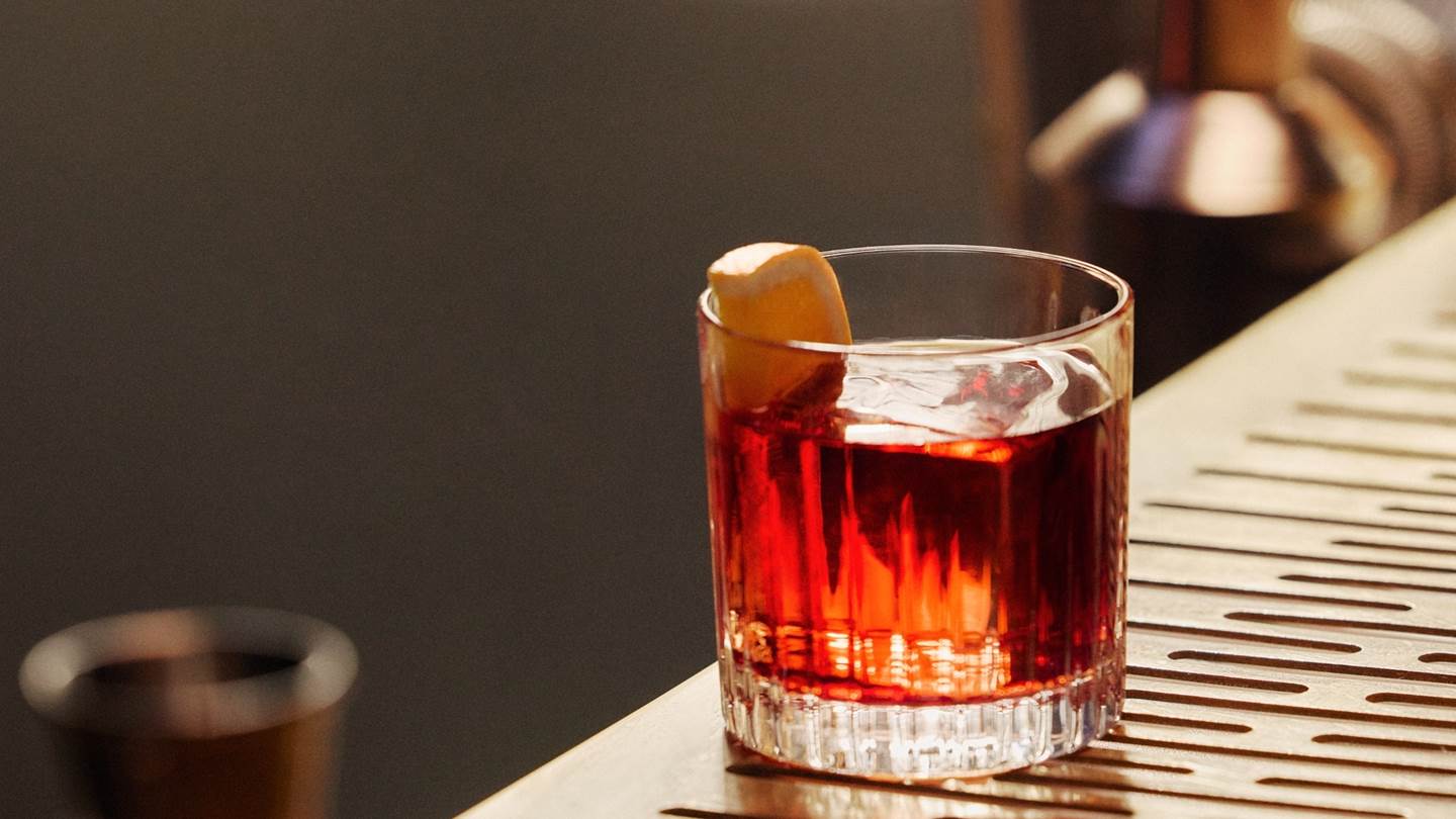 Negroni: Η μέρα που γεννήθηκε το εμβληματικό κοκτέιλ