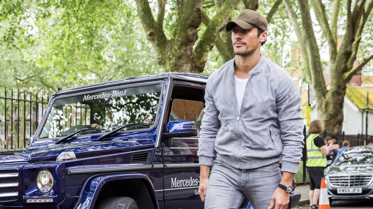 Συνδυάζοντας το baseball cap με smart casual looks