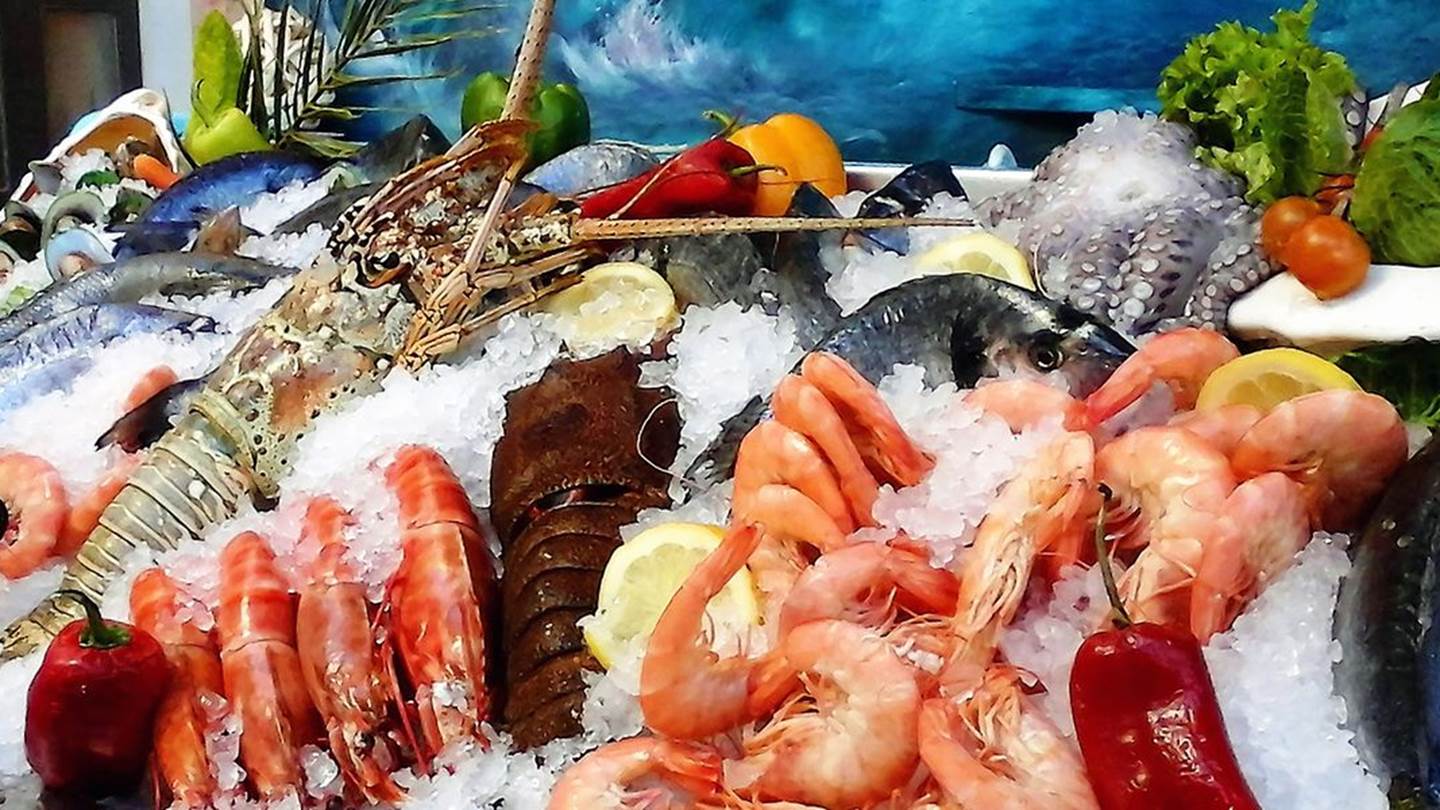 Τα μυστικά για να αγοράζεις πάντα φρέσκο ψάρι όπως τα αφηγήθηκε κάποιος που το πουλά