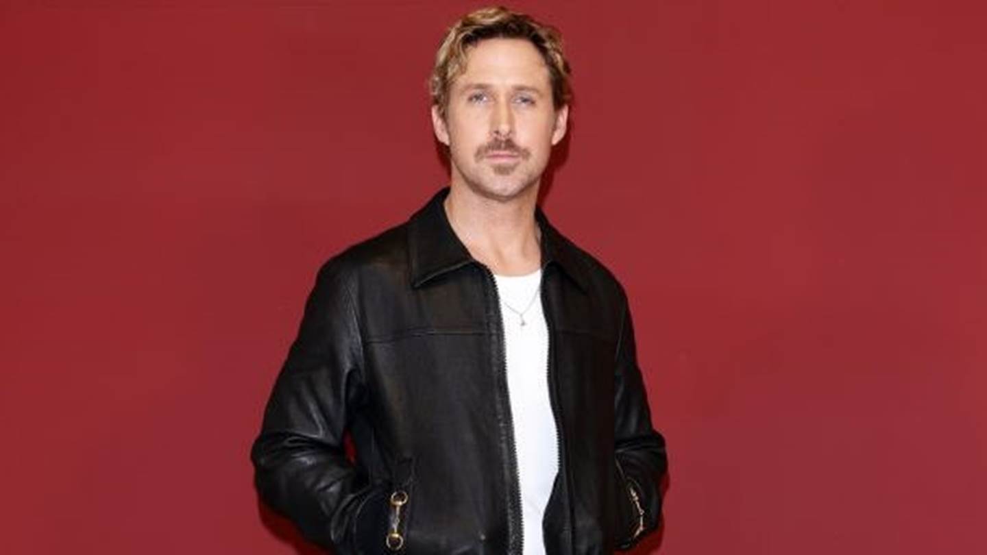 Αντιγράφοντας το μαύρο δερμάτινο jacket του Ryan Gosling