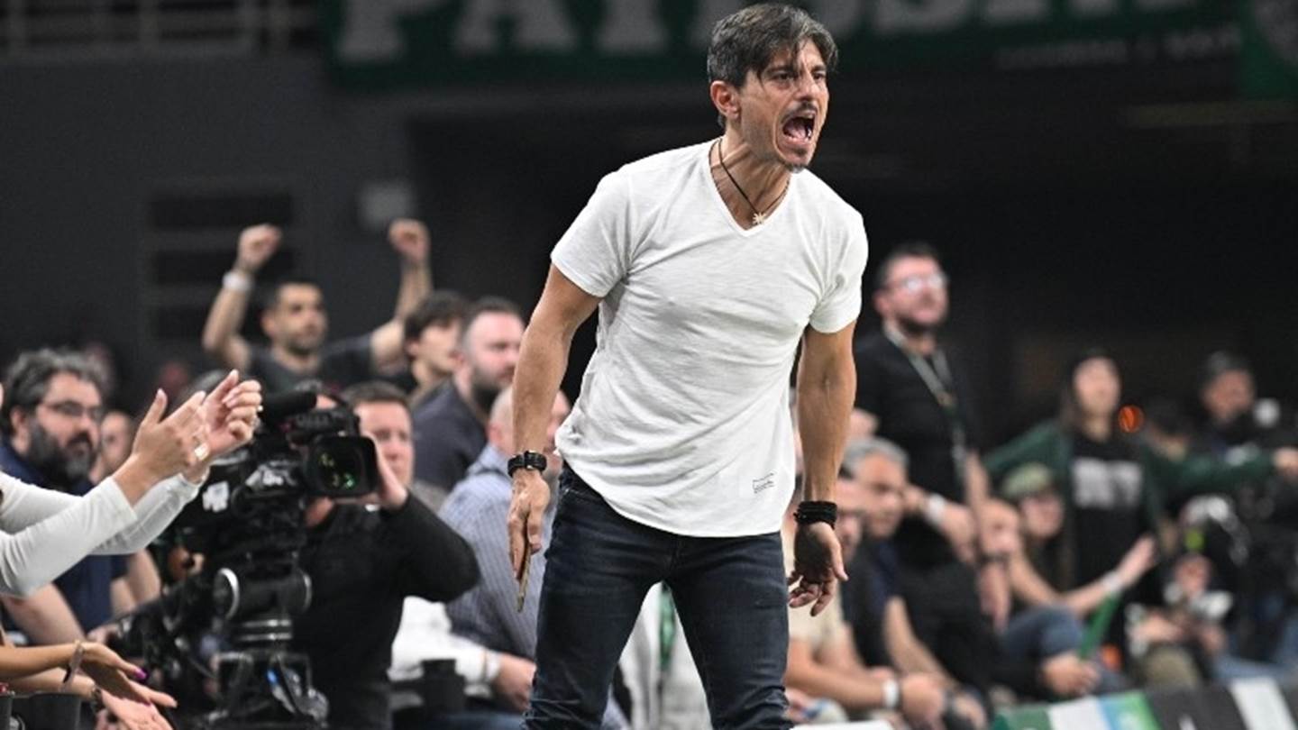 Τι σημαίνει το ΠΚΠΓ στη μπλούζα που φορούσε ο Δημήτρης Γιαννακόπουλος