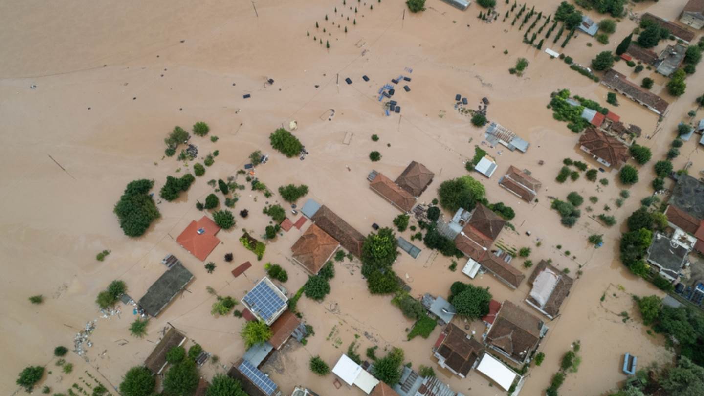 Τραγικές εικόνες από τη θεομηνία στη Θεσσαλία
