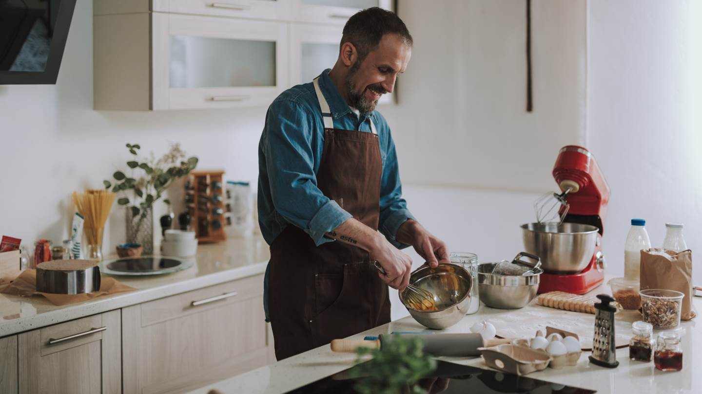 10 λόγοι που ένας άντρας πρέπει να μαγειρεύει