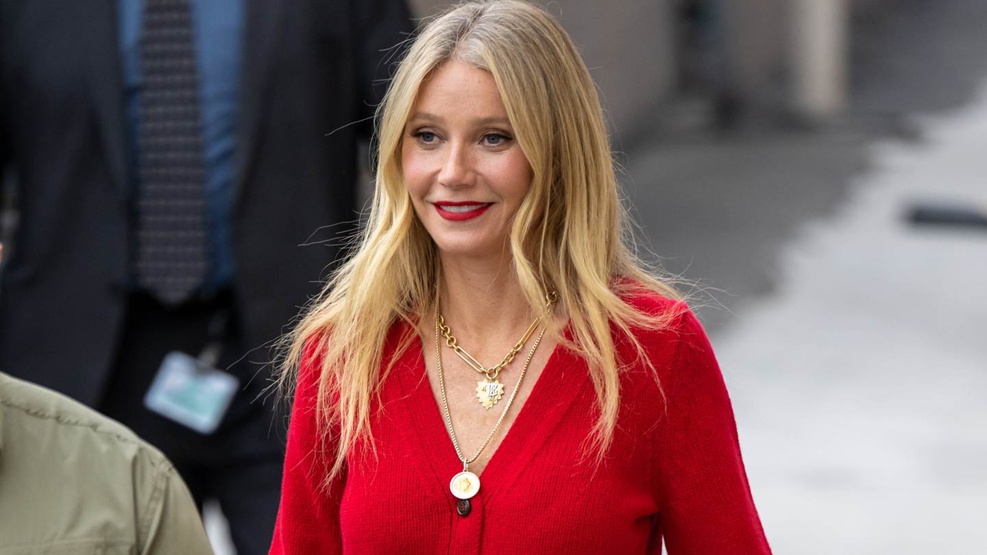 Η Gwyneth Paltrow αποχαιρέτησε το 2022 με μπικίνι