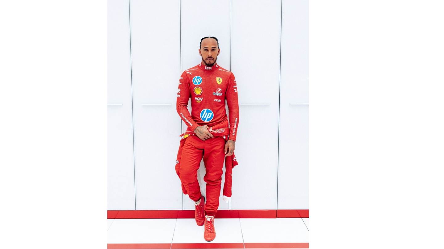 Ο Lewis Hamilton φόρεσε τα κόκκινα της Ferrari-πρώτη εικόνα