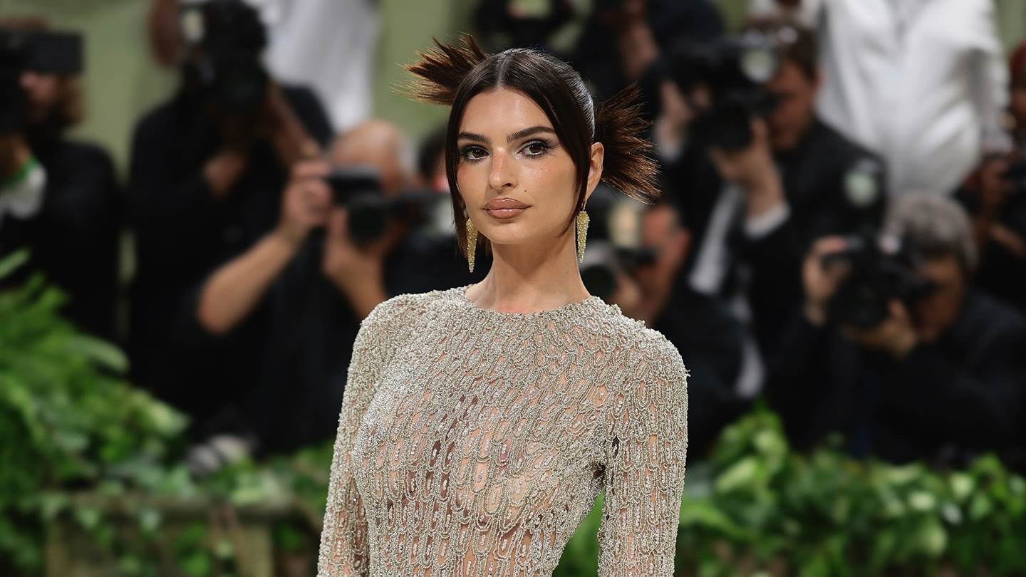 Η Emily Ratajkowski είναι ο καύσωνας αυτοπροσώπως