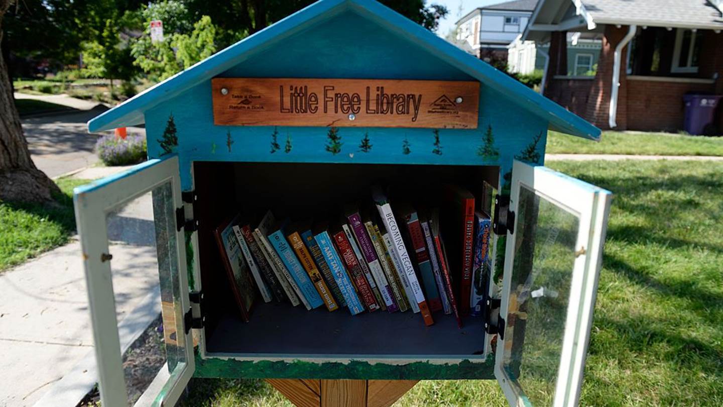 Little Free Library: Η εθελοντική δράση στο Leeds που υπενθυμίζει πόσο σημαντικά είναι τα βιβλία