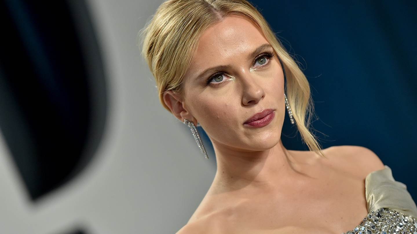Η Scarlet Johansson και ο πρωταγωνιστής της Marvel που θα επέλεγε για babysitter