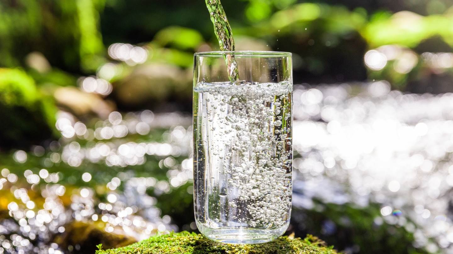 Ένα ποτήρι νερό εξηγεί την ιστορία του σύμπαντος