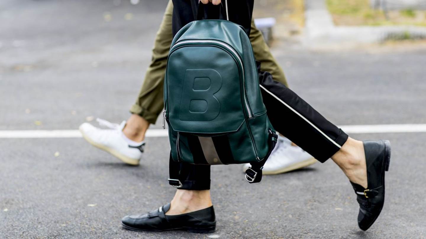 Backpack στην πλάτη ή στο χέρι;