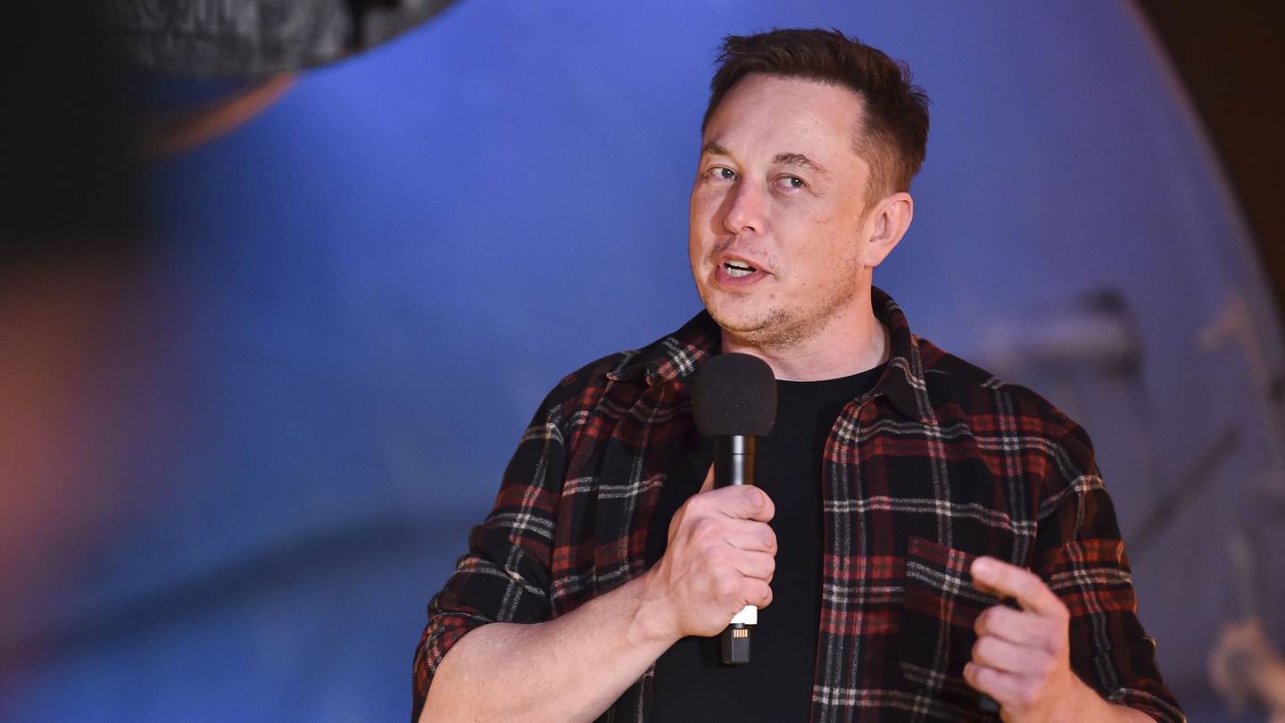 O Elon Musk επιβεβαιώνει ότι η Tesla ετοιμάζει ιπτάμενο αυτοκίνητο