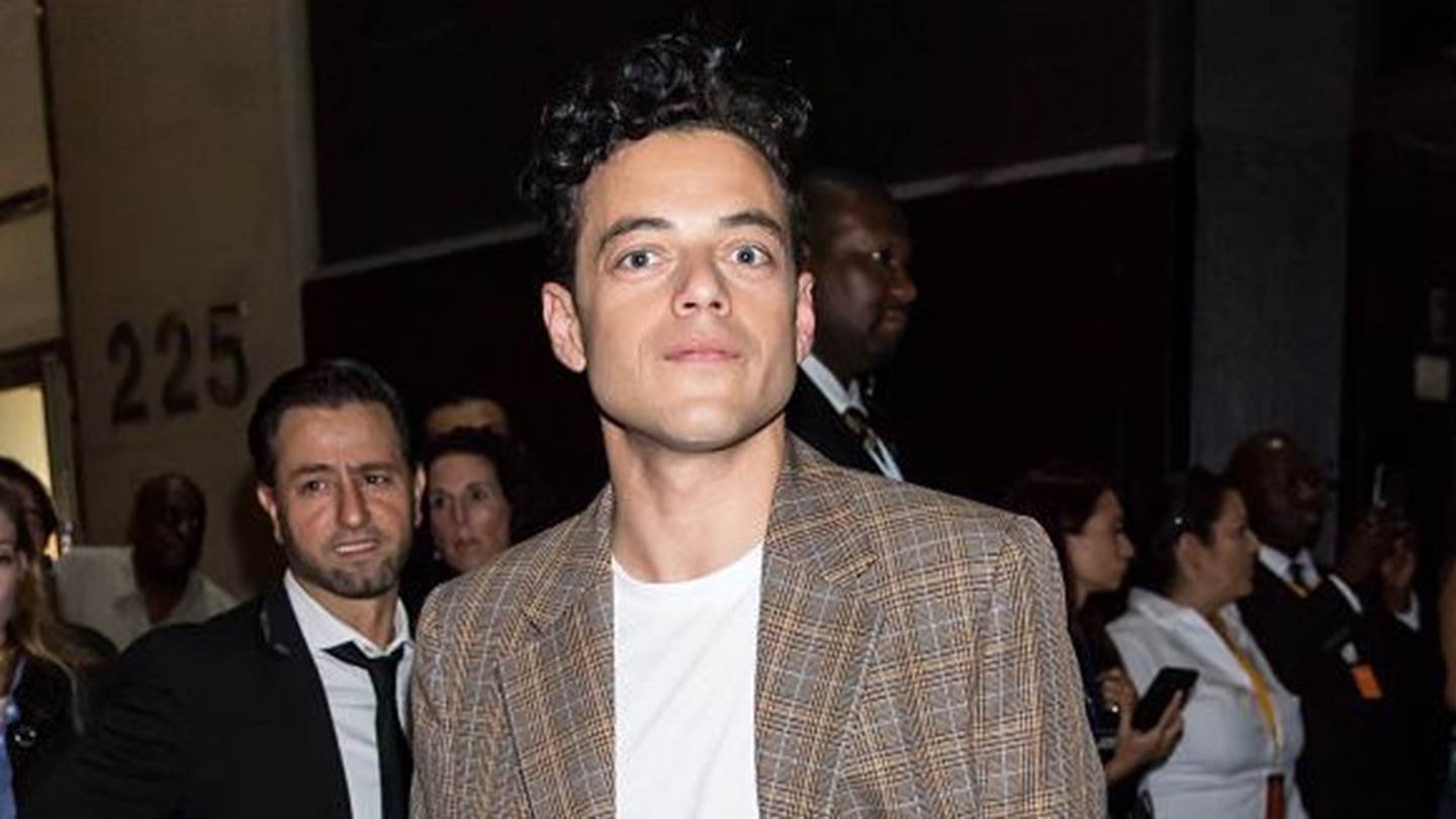 Ο Rami Malek και το πιο κομψό πανωφόρι του φθινοπώρου