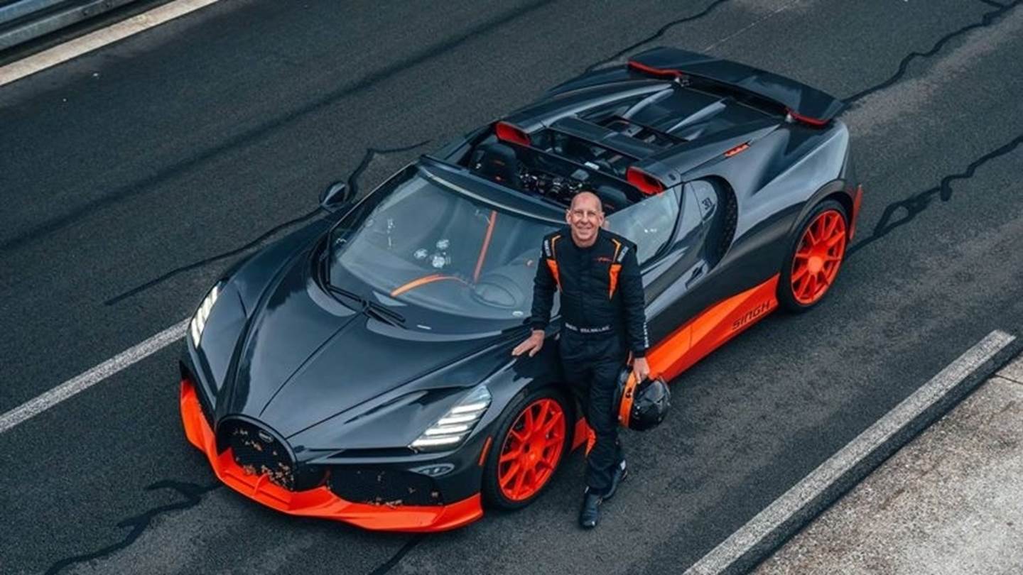 Πώς είναι να οδηγείς με 490 km/h-Ο άνθρωπος πίσω από το ρεκόρ αποκαλύπτει τα μυστικά του