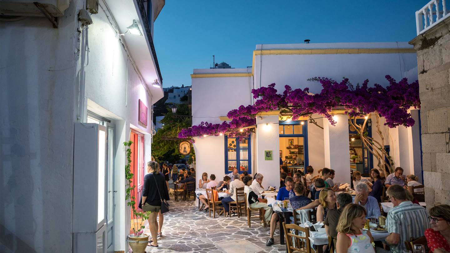 Τα τρία στοιχήματα που θα κρίνουν τα νέα μέτρα για τον κορονοϊό