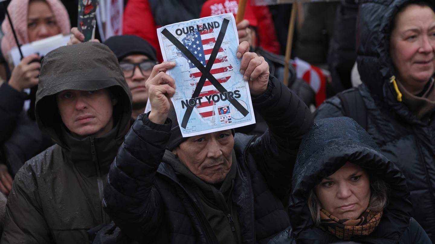 Τι κρύβεται πίσω από το ενδιαφέρον του Τραμπ για τη Γροιλανδία