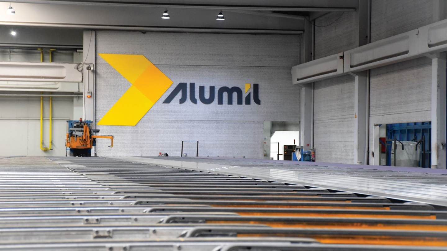 Loop 80 | Πρωτοπορία στη βιωσιμότητα για την ALUMIL με 80% ανακυκλωμένο υλικό