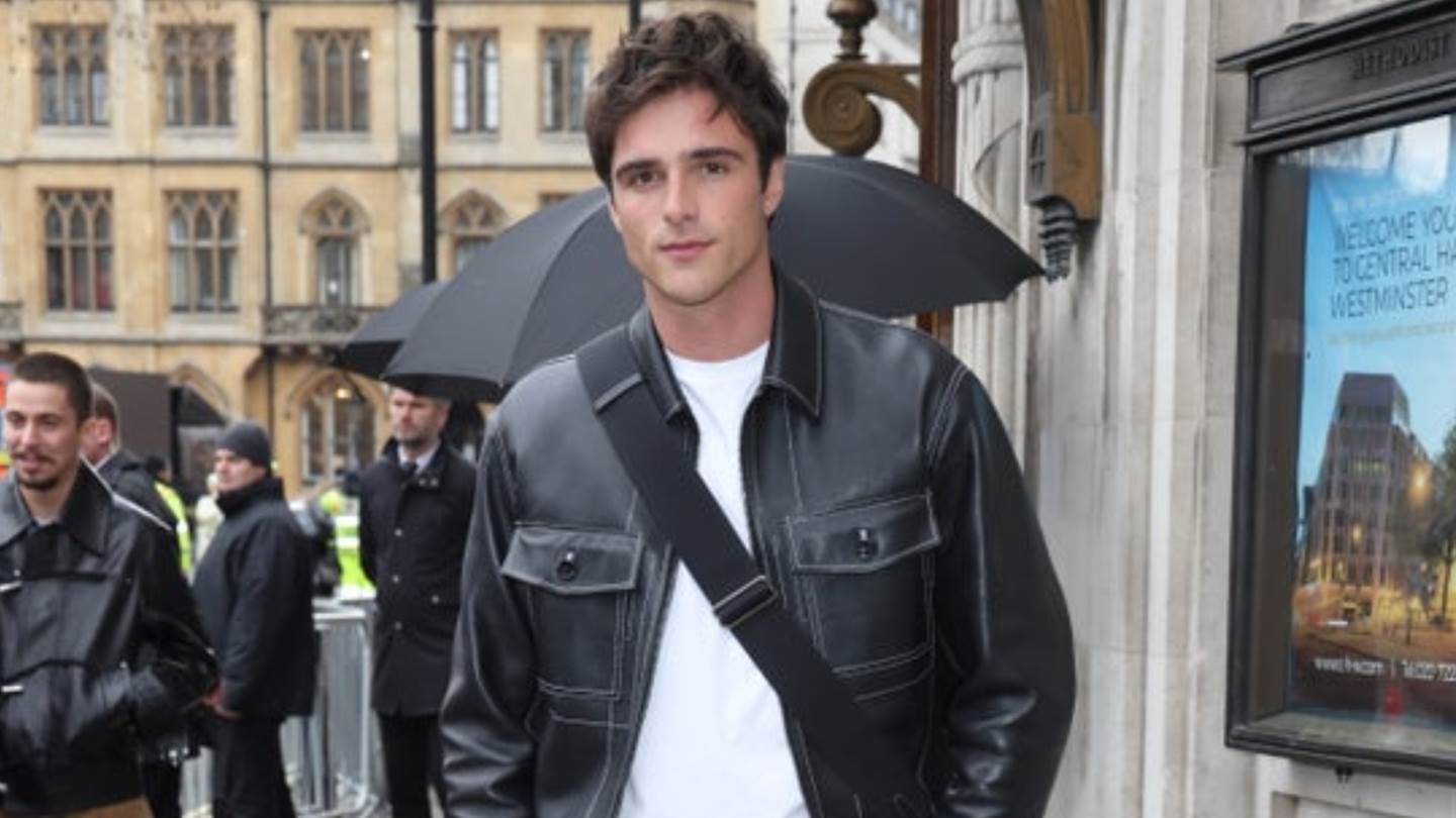 Η μικρή μαύρη τσάντα είναι σωτήρια. Θα την κρατούσες;