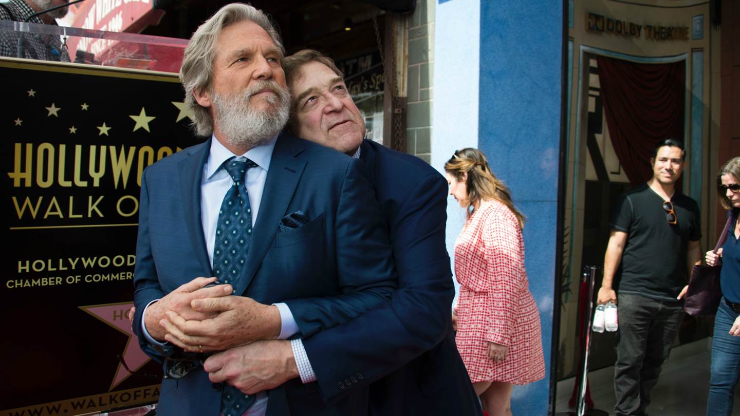 Η χτεσινή επιστροφή του Jeff Bridges ως Dude αναστατώνει το internet