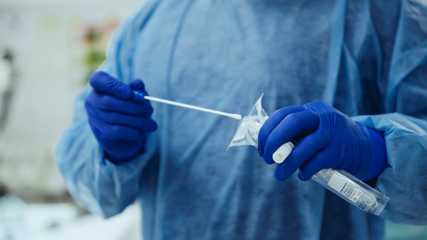 Όλα τα νεότερα δεδομένα για τη μετάδοση του SARS-CoV-2