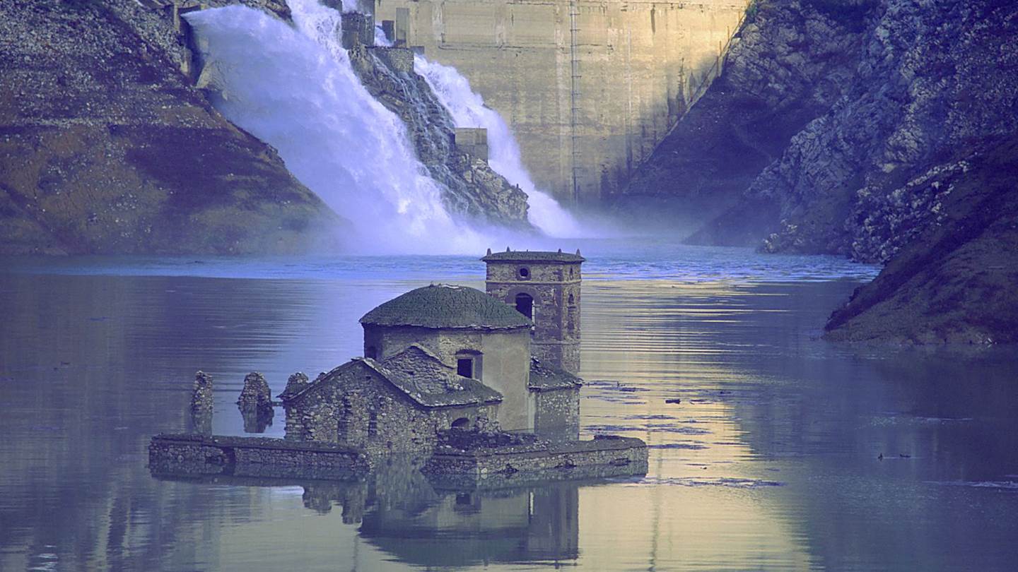 Το μεσαιωνικό χωριό που αναδύεται ξανά