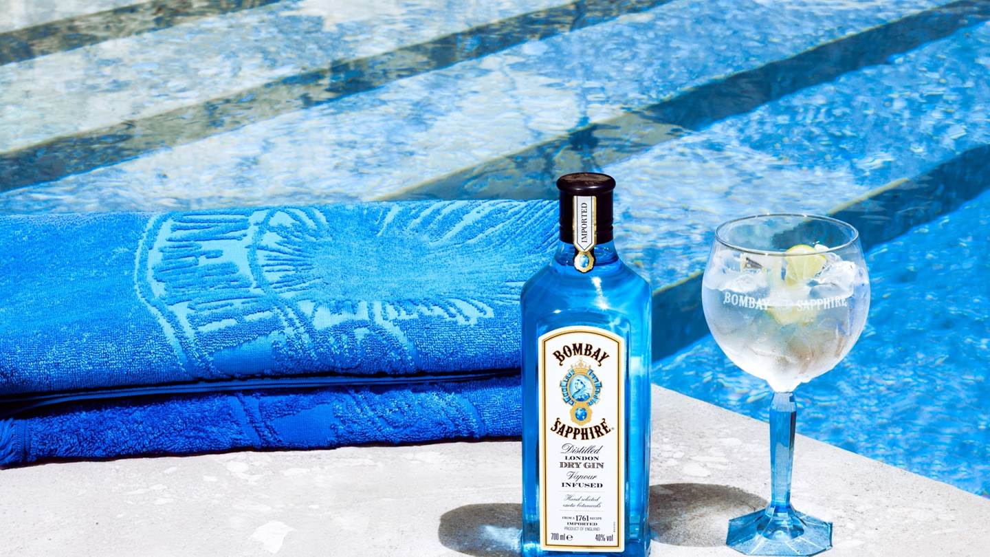 Step Into the Blue with Bombay Sapphire: Βουτιά στο ελληνικό καλοκαίρι